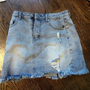 Cutest little Jean skirt! With rips too💙